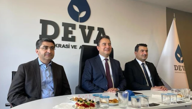 ÇANAKKALE - DEVA Partisi Genel Başkanı Babacan, gazetecilerle bir araya geldi