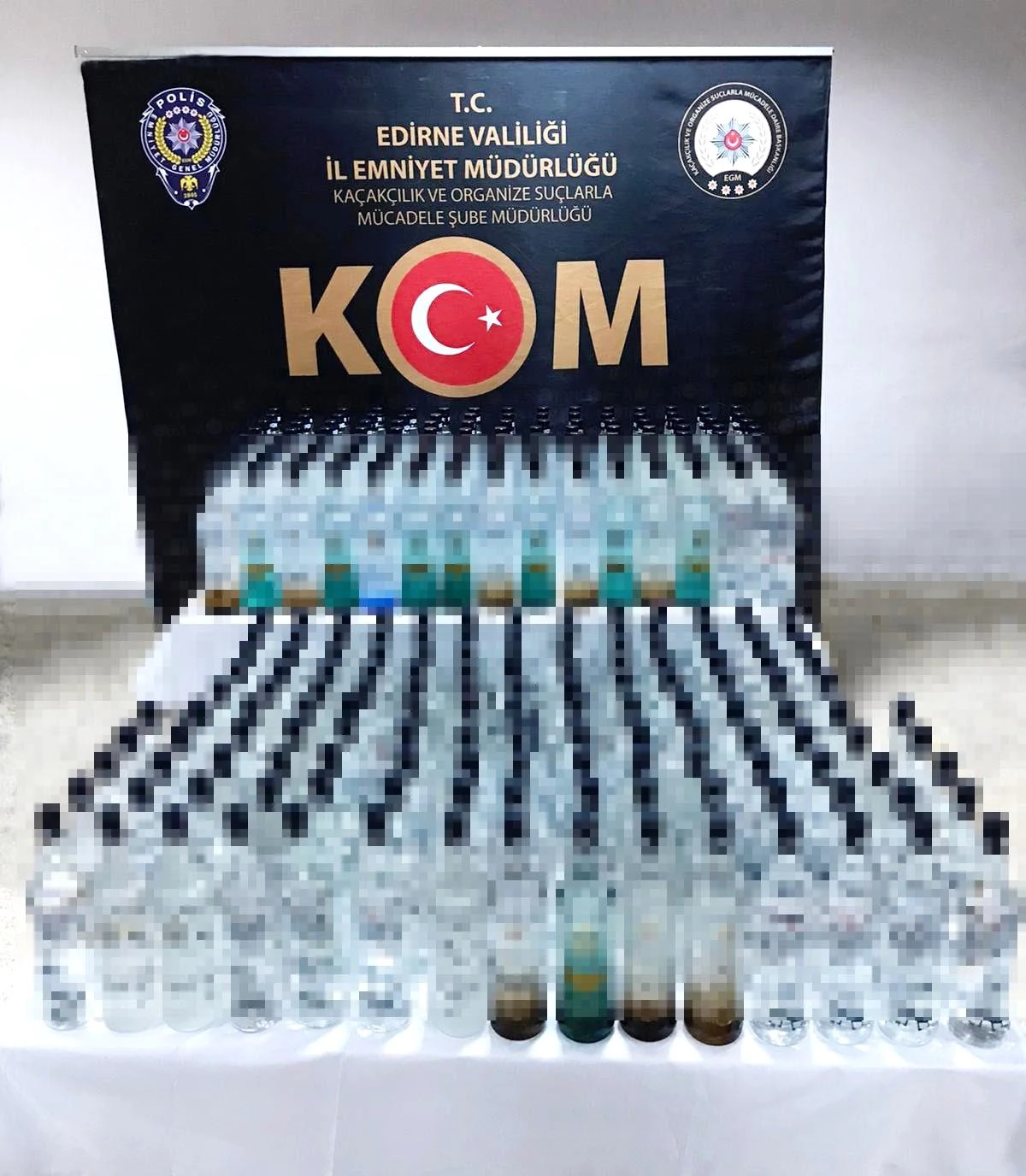 Edirne\'de durdurulan otomobilde 260 şişe kaçak içki yakalandı