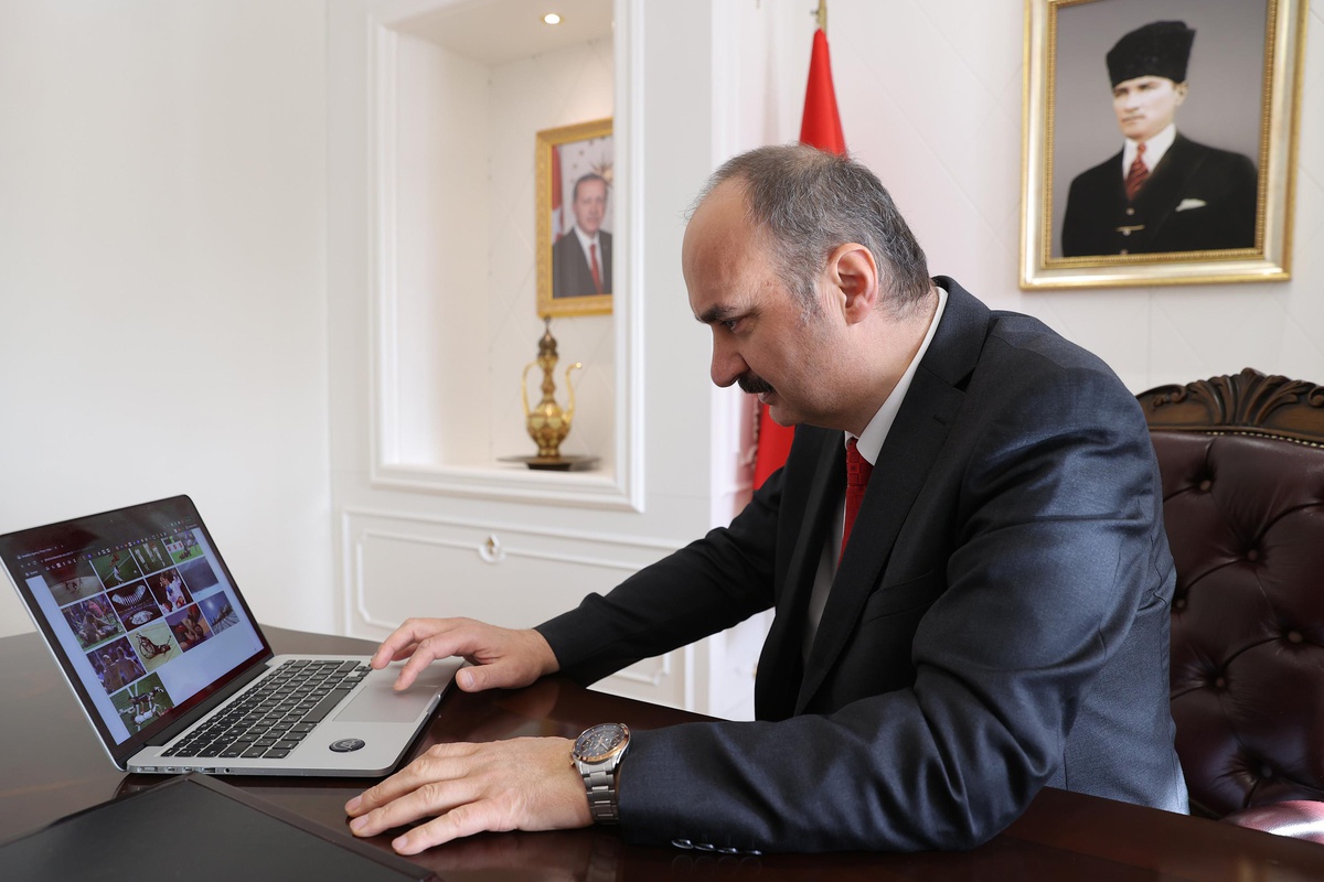 Edirne Valisi Canalp\'in tercihi "Kırkpınar\'ın" yansıtıldığı fotoğraf oldu