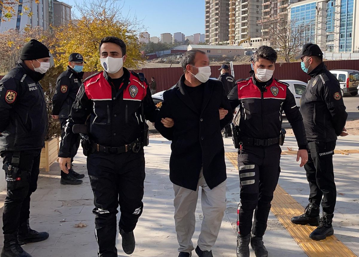 Son Dakika | Elazığ\'da 18 yıl önce öldürülen kişinin cesedi tarlada gömülü bulundu
