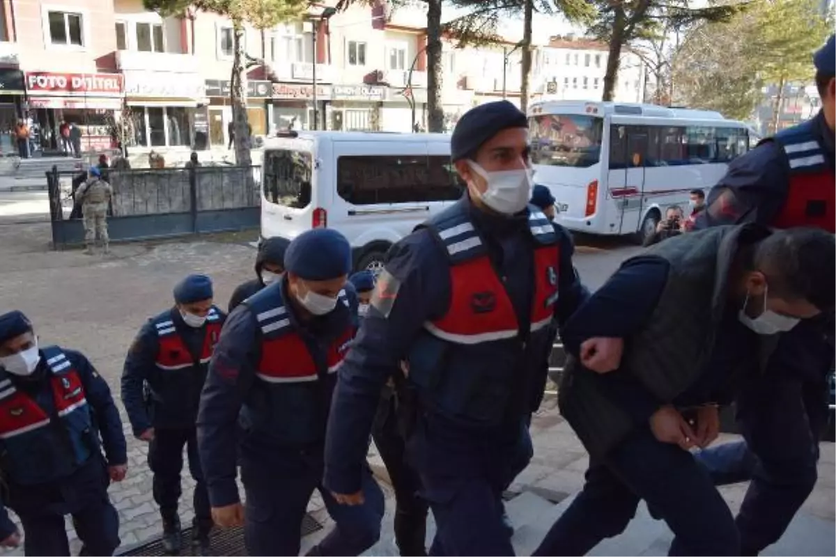 Ele geçirdikleri sosyal medya hesaplarıyla 5 milyon liralık vurgun yaptılar (2)