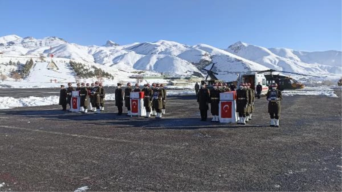 Son dakika haber... HAKKARİ\'DE 3 ŞEHİT İÇİN ASKERİ TÖREN