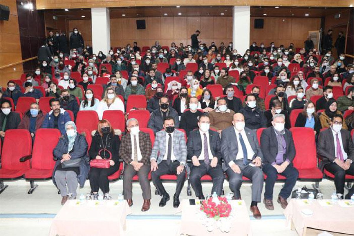Hakkari\'de öğretmenlere "Her Ev Bir Okul" projesi kapmasında seminer verildi