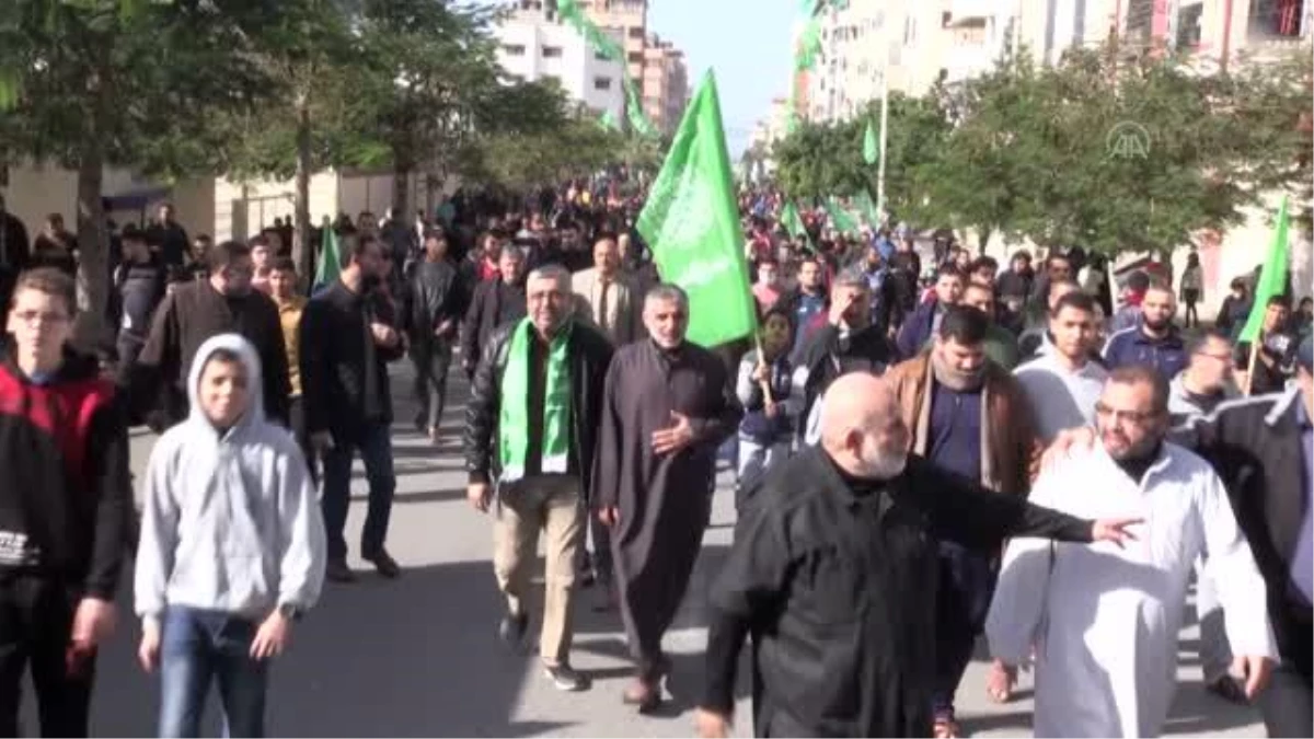 Hamas\'ın 34. kuruluş yıl dönümü dolayısıyla Gazze\'de iki miting düzenlendi