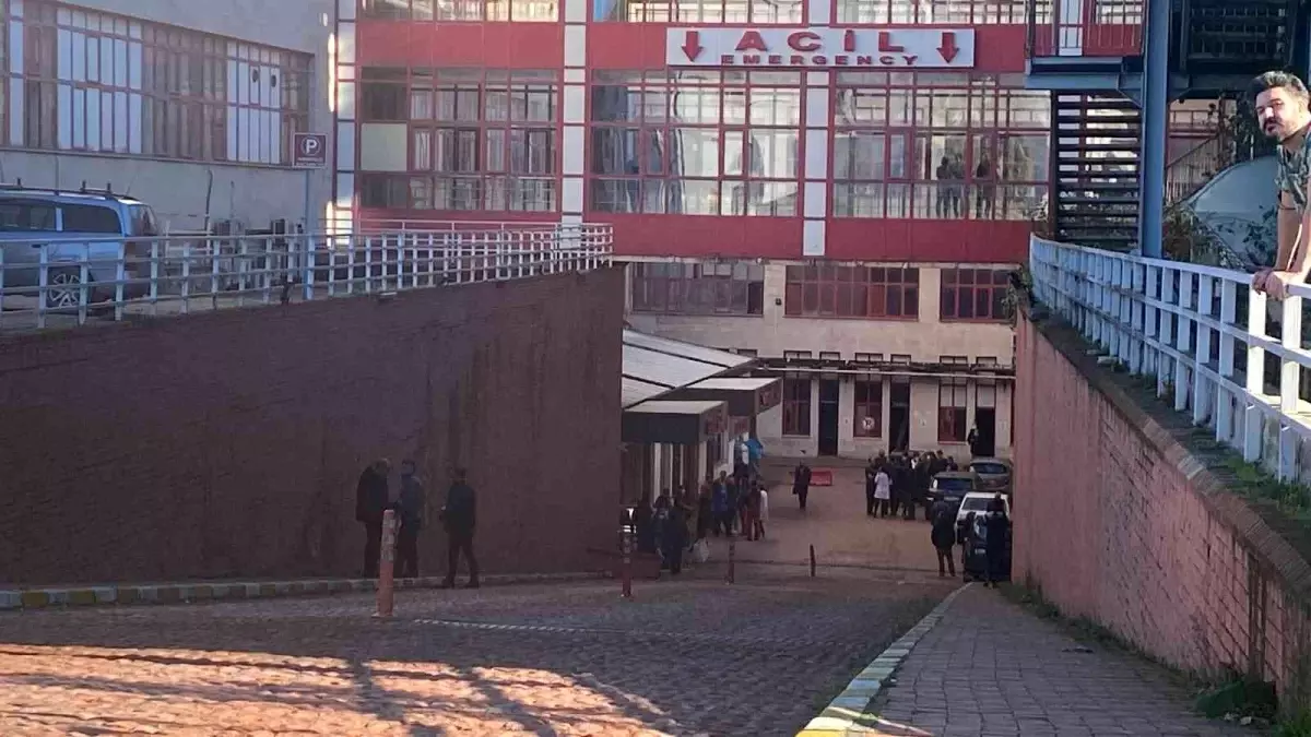 Hastane acilinde oksijen tüpü patladı: 1'i hemşire, 2 yaralı