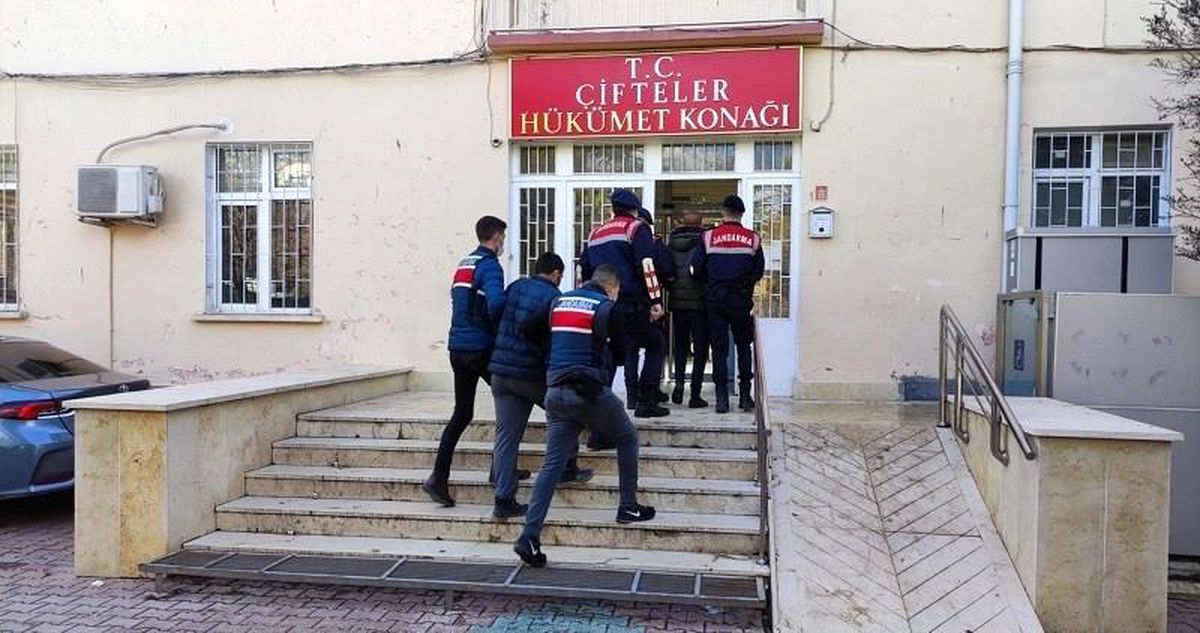 Kablo hırsızları jandarmadan kaçamadı