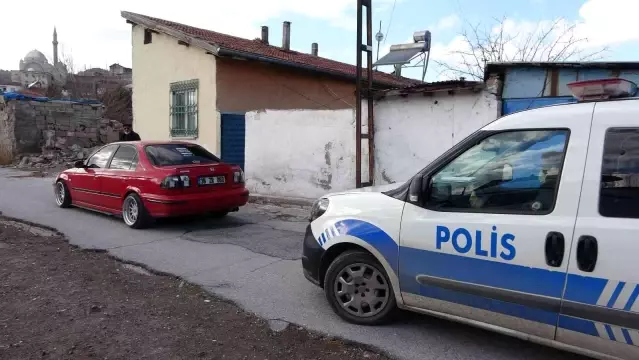 Kayseri'de evin duvarını delen hırsızlar 15 bin TL'yi çalıp kayıplara karıştı