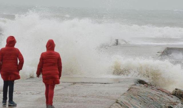 Meteoroloji 10 Aralık tarihli hava raporunu paylaştı! 25 ile sarı ve turuncu kodlu uyarı yapıldı, rüzgarın hızı 100 km'yi bulacak