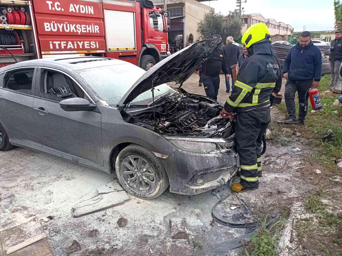 Otomobildeki yangın hasara neden oldu