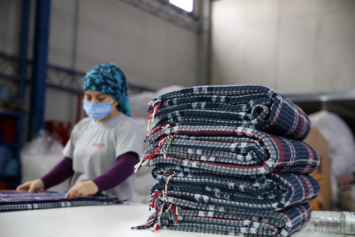 Salgında talebi katlanan battaniyede fabrikalar "yok satıyor"