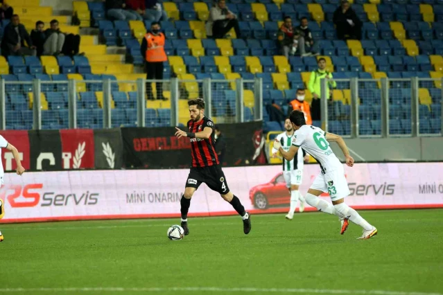 Denizlispor son dakikalarda yediği golle yıkıldı
