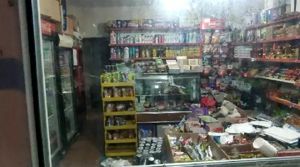 Bakkalda dehşet anları! Öfkeli kadın, kocasını ve oğlunu bıçakladı Bakkalda dehşet anları! Öfkeli kadın, kocasını ve oğlunu bıçakladı