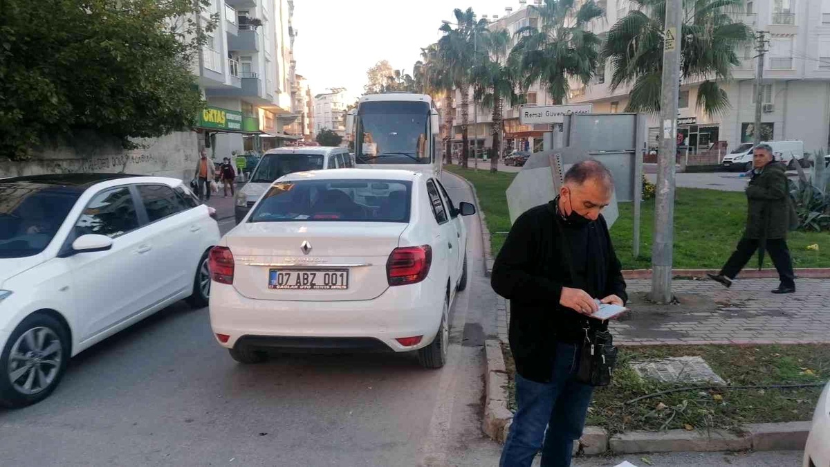 Ters yöne giren otomobil motosikletle çarpıştı: 1 yaralı