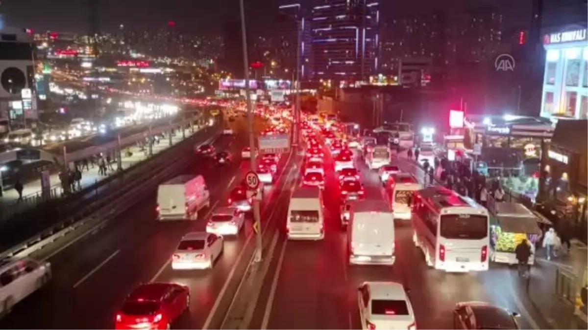 Trafik yoğunluğu yaşanıyor