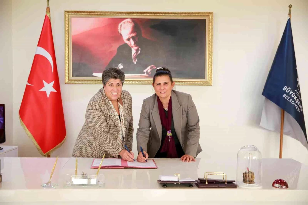 Türkiye Kadın Dernekleri Federasyonu Başkanı Güllü; "Başkan Çerçioğlu, Türkiye\'de belediye başkanlığının en iyi örneklerinden birisi"