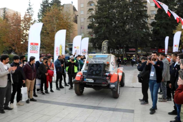 Türkiye Off-Road Şampiyonası öncesi yarışmacılar gösteri yaptı