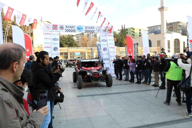 Türkiye Off-Road Şampiyonası öncesi yarışmacılar gösteri yaptı
