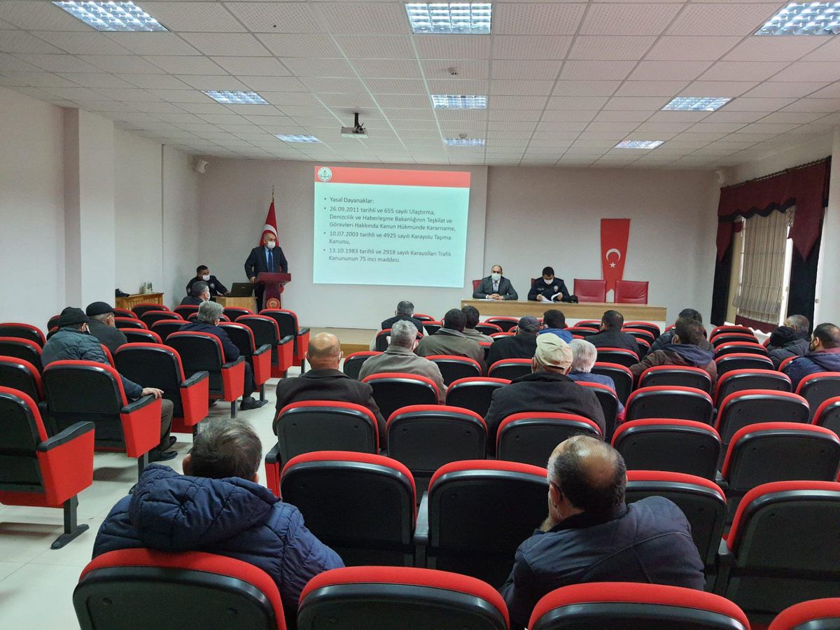 Ulaş\'ta servis sürücülerine seminer verildi
