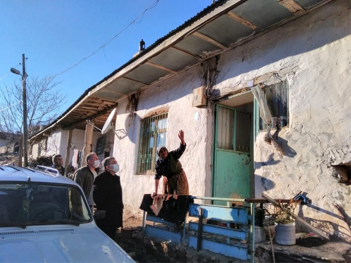 Vali Işık\'tan evi hasar gören yaşlı kadına ziyaret