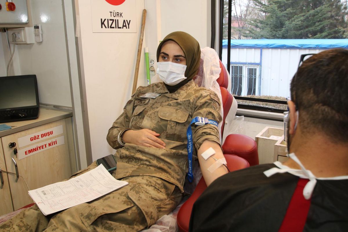 Van\'da jandarma personelleri Kızılay\'a kan bağışı yaptı