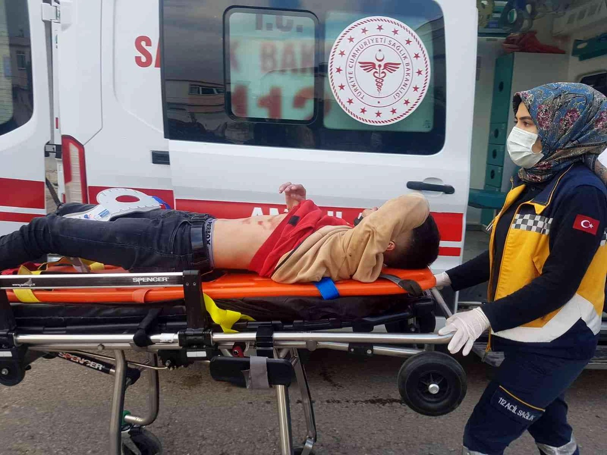 Yol ortasındaki çukur kazaya neden oldu: 1 yaralı