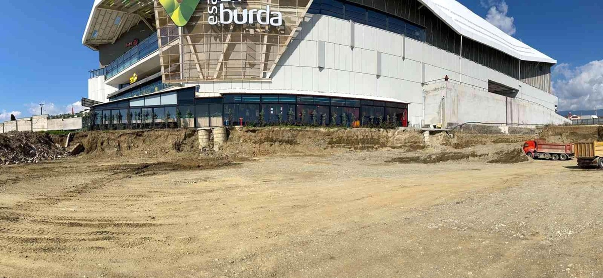 14 Burda AVM\'nin çöken kafeteryasının kaçak olduğu iddia edildi