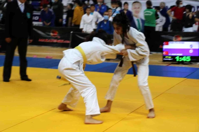 5'inci Uluslararası Madenci Kupası Judo Turnuvası başladı