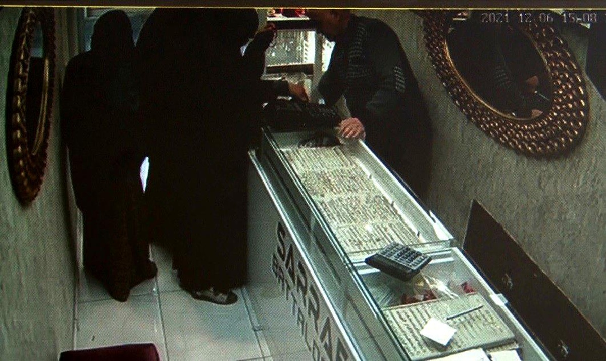 Şalvarlı soygun: 1 milyonluk pırlantayı şalvarlarına saklayıp sırra kadem bastılar