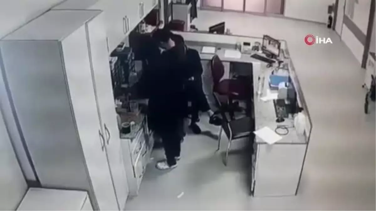 Acil servisteki patlama anı kamerada