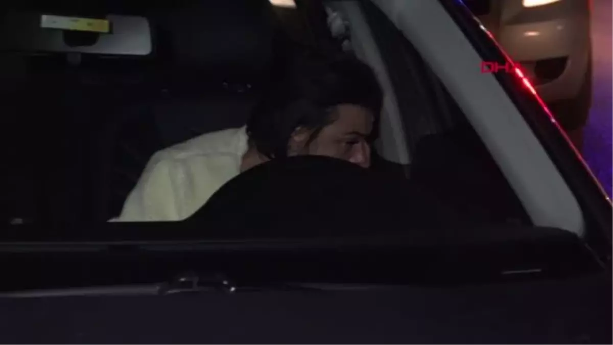 ALKOLLÜ OTOMOBİL SÜRÜCÜSÜ RUS KADIN, KENDİSİNİ OTOMOBİLE KİLİTLEDİ