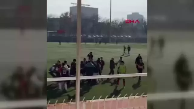 Son Dakika | Ankara'da liseler arası futbol maçında tekme ve yumruklu kavga kamerada