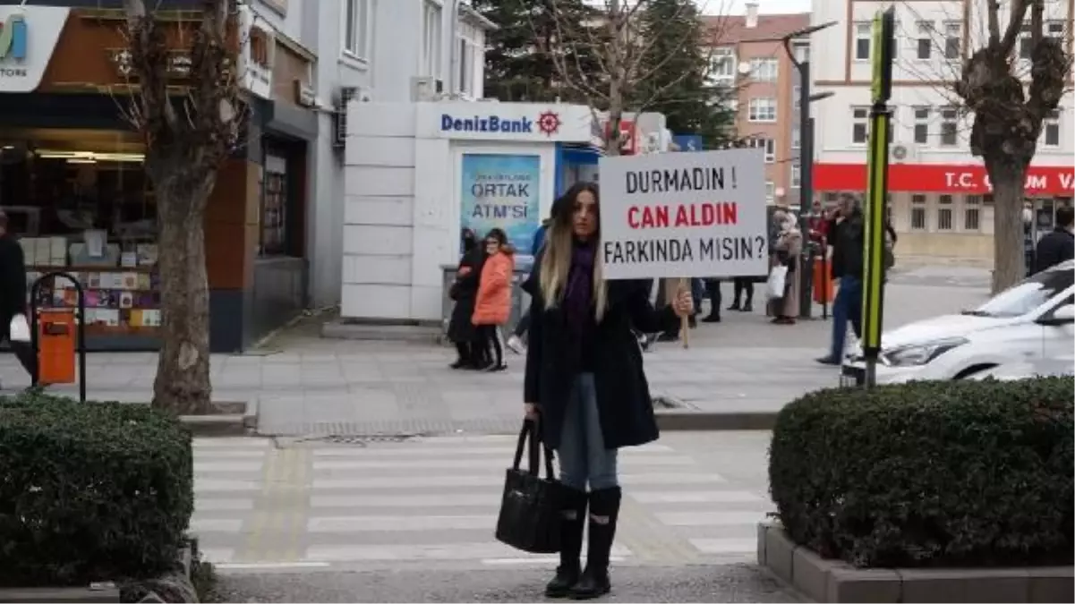 Babasına otomobilin çarptığı yaya geçinde sürücülere seslendi: Lütfen birazcık saygı