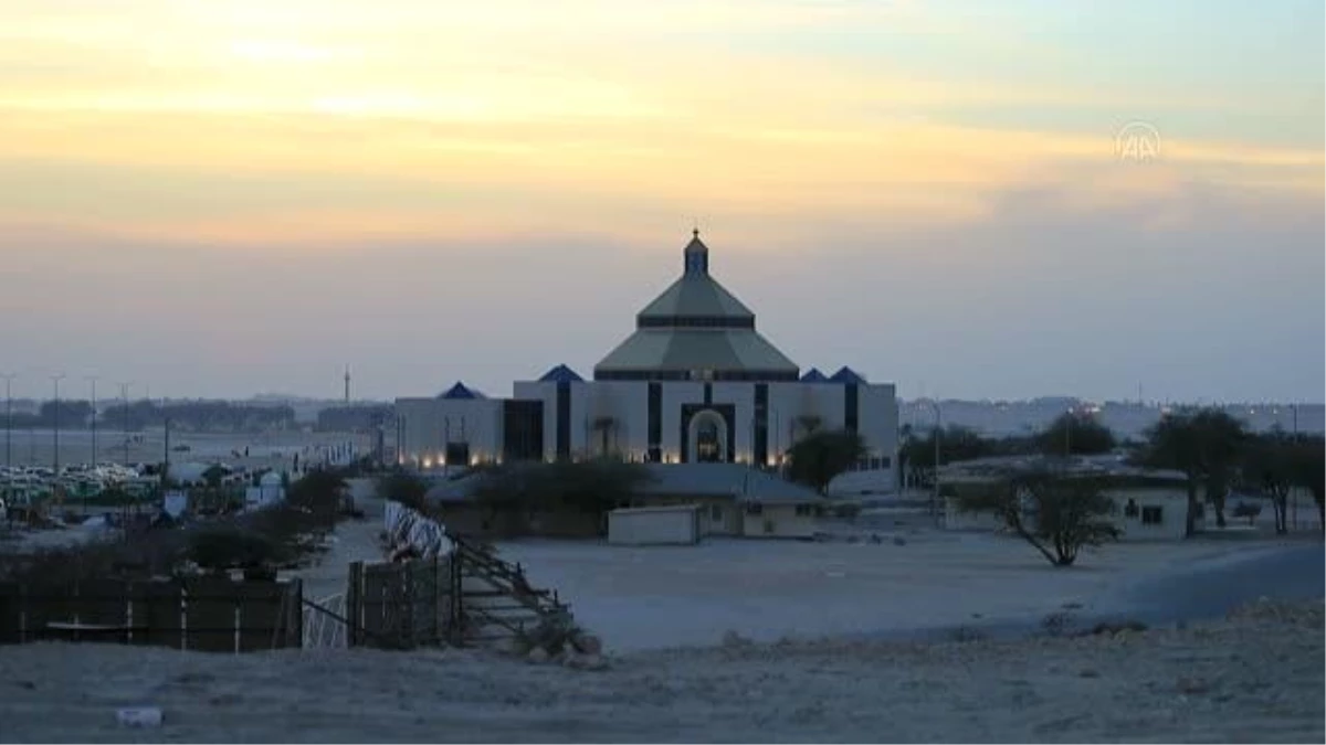 Bahreyn\'de inşa edilen Körfez\'in en büyük katedrali "Our Lady of Arabia"\'da ilk ayin