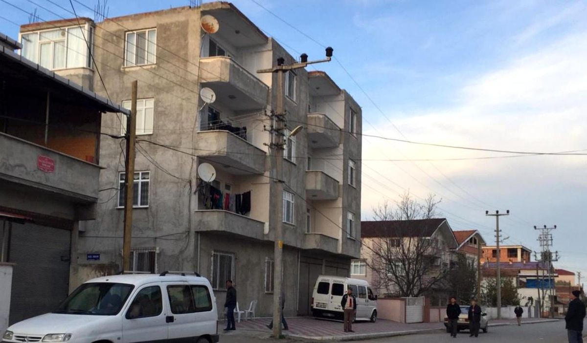 Balkondan düşen kadın hayatını kaybetti
