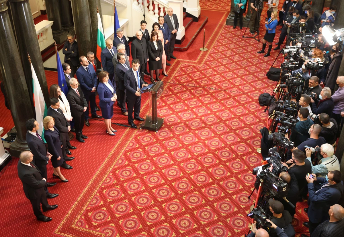 Bulgaristan\'da Başbakan adayı Petkov, kabine taslağındaki üyelerini tanıttı Açıklaması