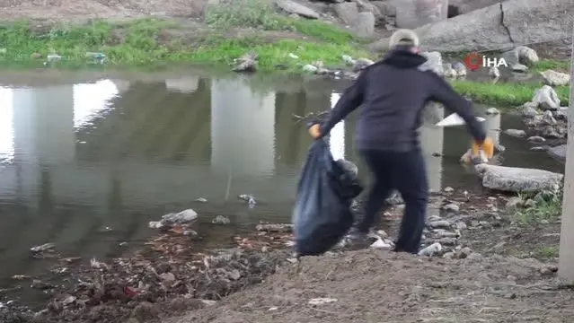 Çevreci öğrencilerden Gazmihal Köprüsü'nde temizlik