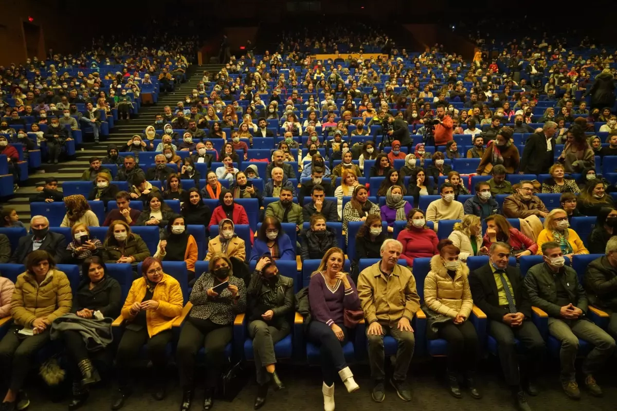 Diyarbakır\'da sanatçı Melihat Gülses konser verdi