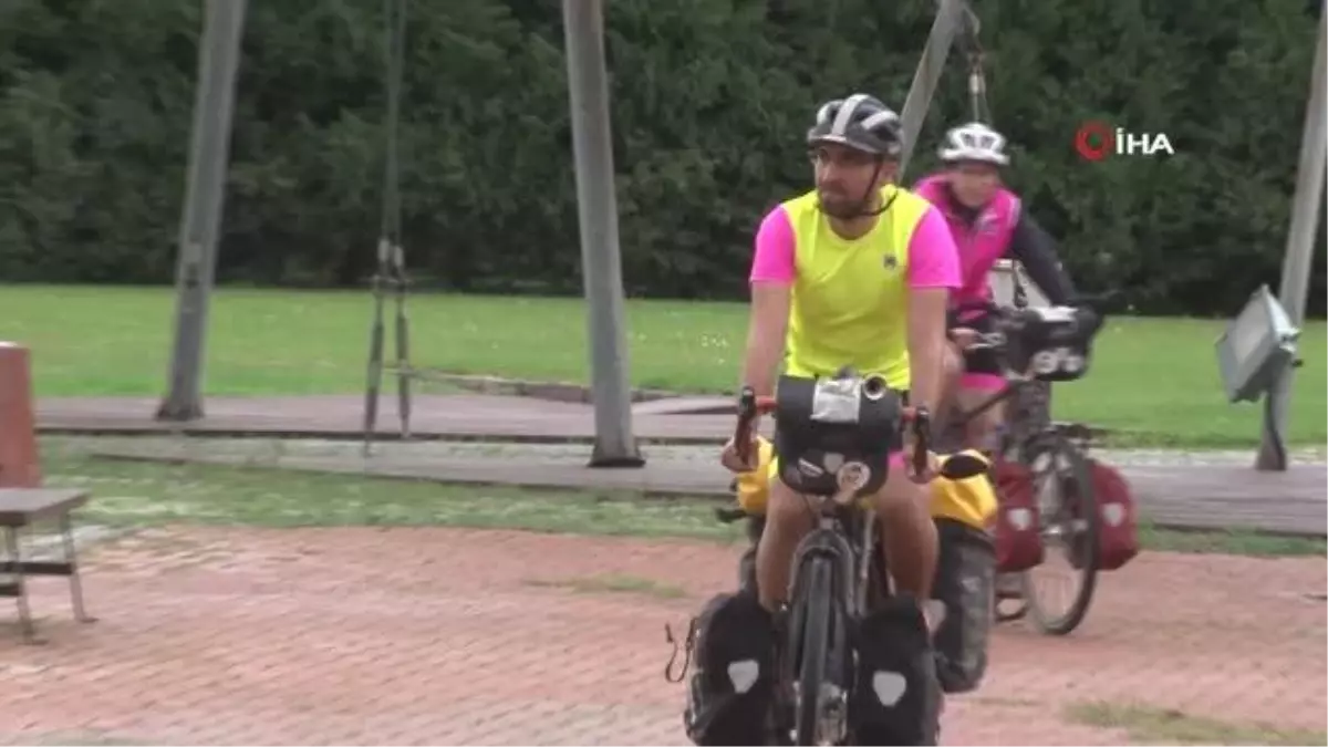 Down sendromlu gençler, Fransız gezgin çifte 'Erik Dalı ve Damat Halayı' öğretti