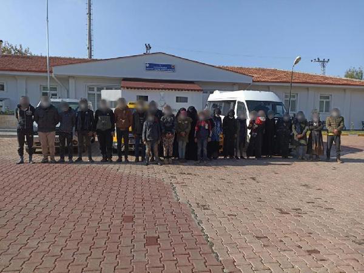 Gaziantep\'te 27 kaçak göçmen ile 5 organizatör yakalandı