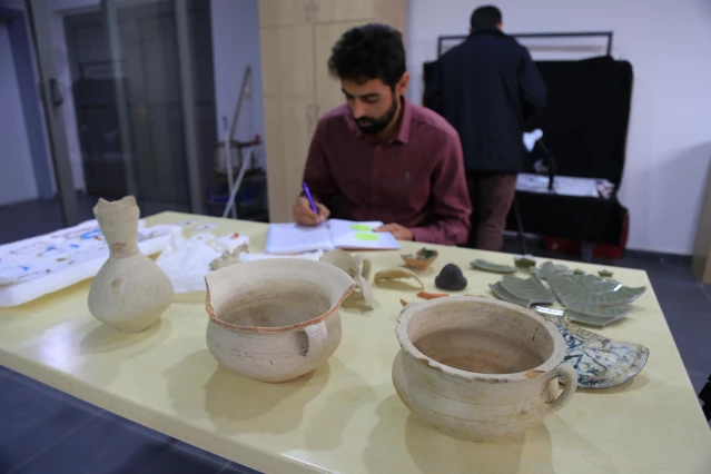 Tarihi Hasankeyf Kalesi'nde 3 bin yıllık at figürü bulundu