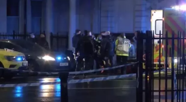 İngiltere'de Kensington Sarayı yakınlarında peş peşe 3 patlama