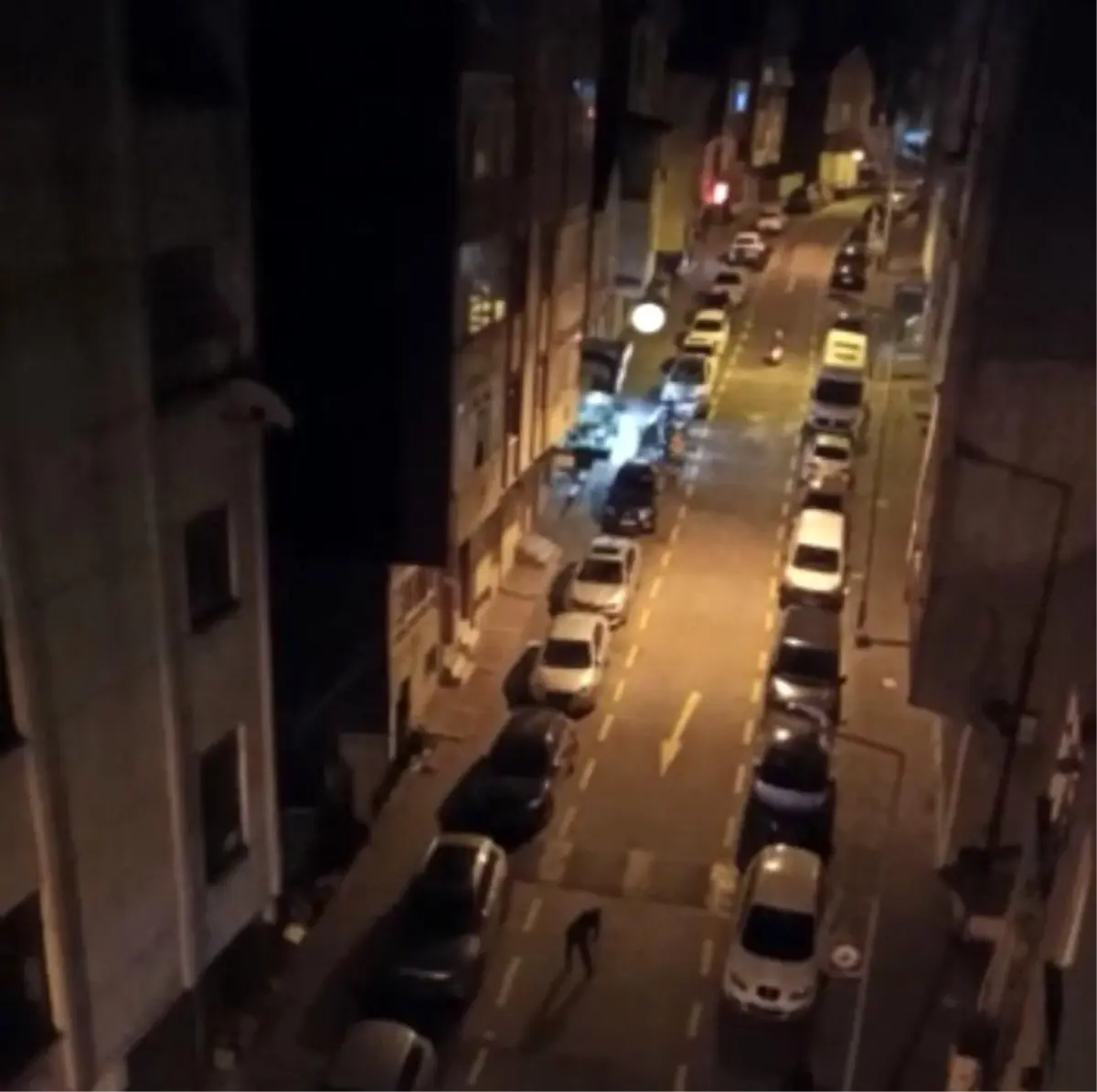 İstanbul\'da bıçaklı gasp: "Yakalayın" diye bağırarak peşlerinden koştu