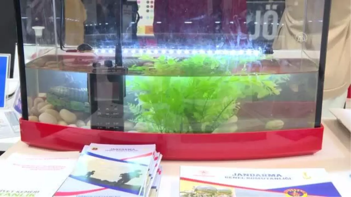 Jandarmanın 'su altı telsizi' akvaryumda tanıtıldı