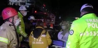 Kadıköy'de ehliyetsiz ve alkollü sürücü yolcu alan otobüse çarptı: 1 yaralı