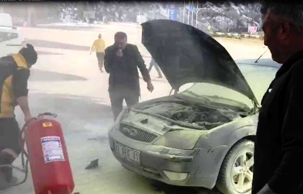 Konya\'da dinlenme tesisinde otomobilde yangın