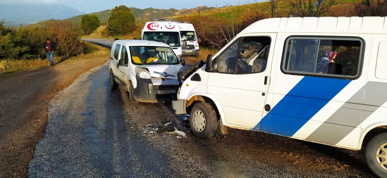 Manisa'daki trafik kazasında 5 kişi yaralandı