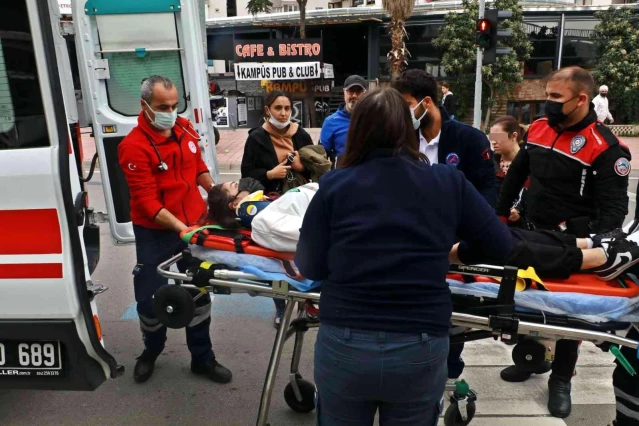 Otomobilin çarptığı scooterli genç kız yaralandı, arkadaşı 'scootermetre' hesabına düştü