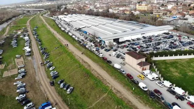 Pazar esnafı Bulgarca yazılarla müşteri çekiyor