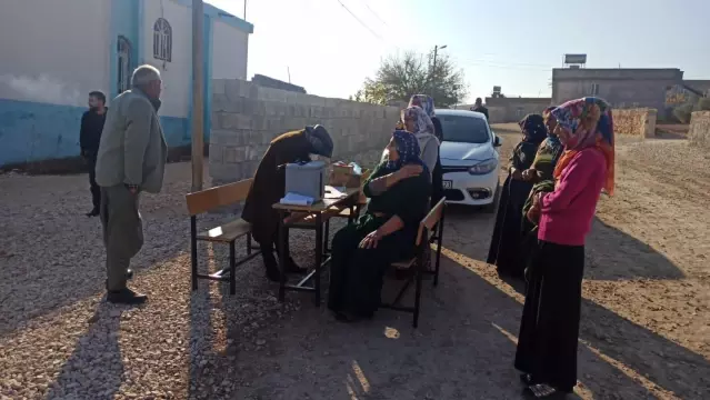 Şanlıurfa'da mobil ekiplerin kırsal mahallerdeki aşı çalışması devam ediyor