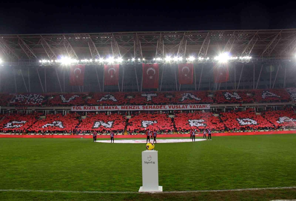 Sivasspor taraftarından koreografi hazırlığı